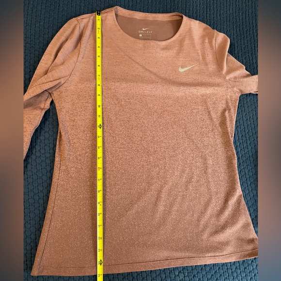 Women’s Nike dri-fit long sleeve workout shirt - Picture 5 of 5